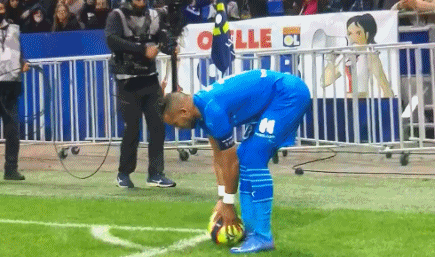 重返福地，赫拉芬贝赫在圣西罗球场两次获欧冠全场最佳球员（再临圣西罗，赫拉芬贝赫两度斩获欧冠全场最佳）