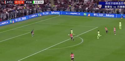 曼联在关键比赛中表现不佳，换人失误导致防守漏洞，边路优势被对手逆转，整体表现令球迷不满。