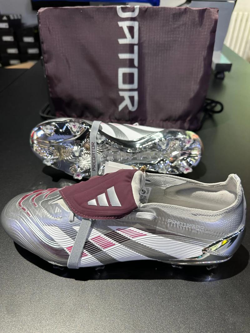 球员飞踹裁判！川超回应：加强管理，由公安机关进行调查处理（球员飞踹裁判，川超回应：强化管理并移交公安调查）