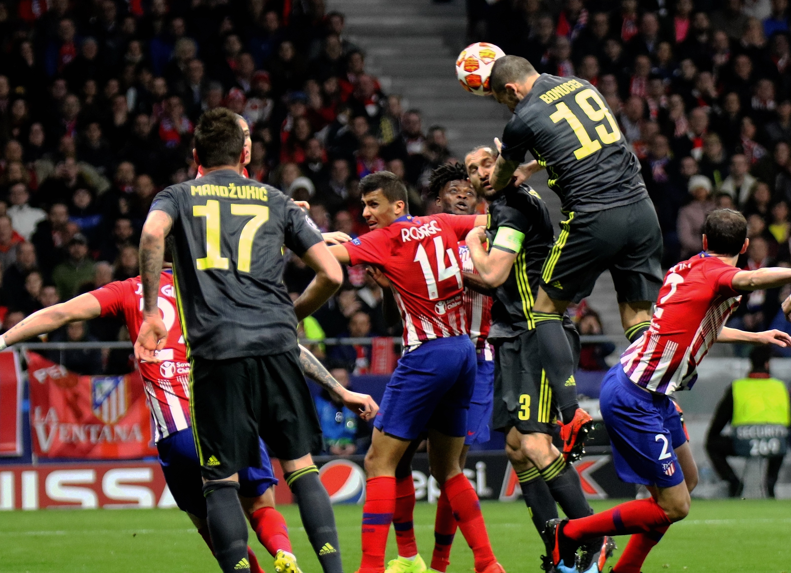 英超-热刺1-2不敌富勒姆，主队开场6分钟连丢两球陷被动（英超：热刺1-2负富勒姆，主场6分钟连丢两球早陷被动）